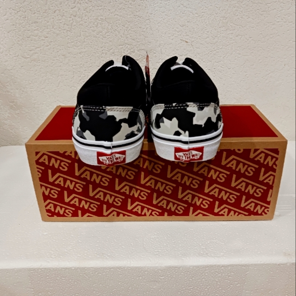Vans - Picture 3 of 4